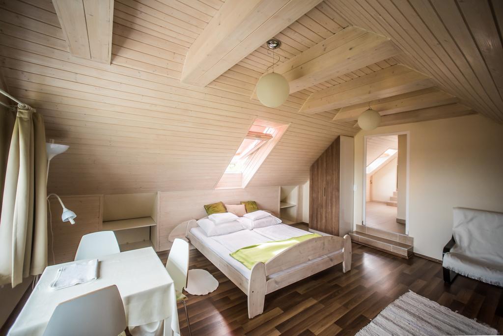 Barcza Vendeghaz Hotel บาลาตอนฟือเรด ภายนอก รูปภาพ