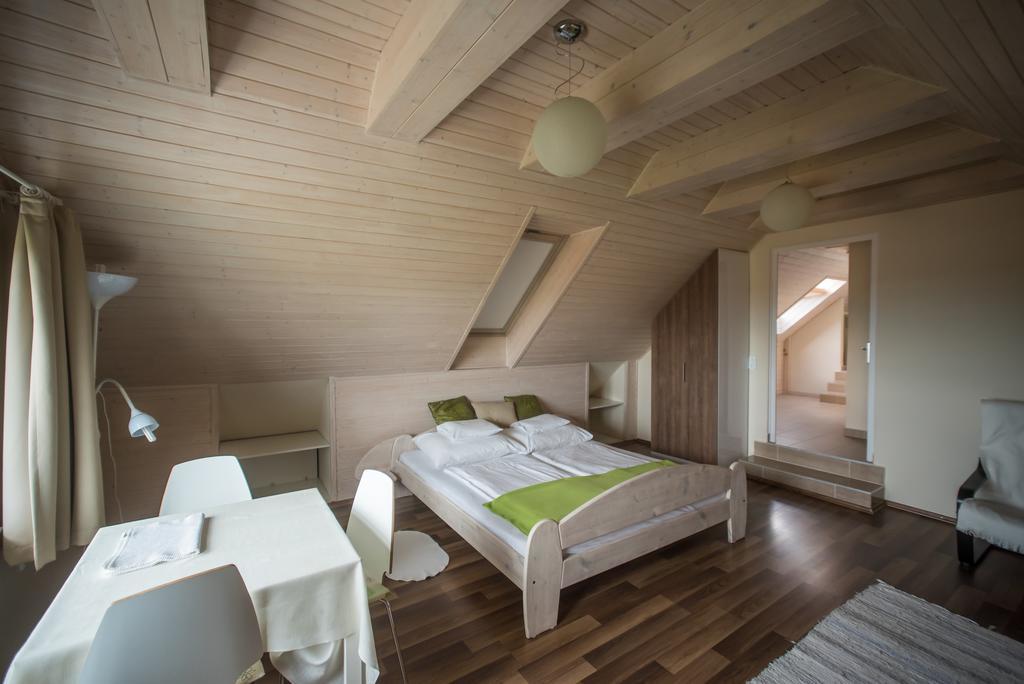 Barcza Vendeghaz Hotel บาลาตอนฟือเรด ภายนอก รูปภาพ